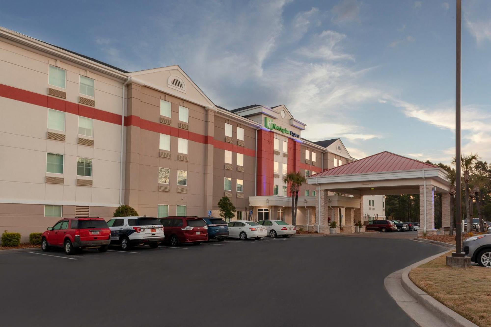 Holiday Inn Express Myrtle Beach-Broadway At The Beach By Ihg Exterior photo